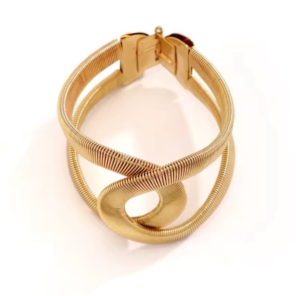 Vintage Gold Twisted Elegant Bracelet - Picture 2 of 6